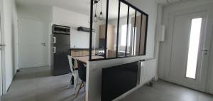 Résidence Salamandre - Maison Bois Cosy Calme avec parking pour 4 à 10 pers idéal couples et familles à 500m de la plage à Saint-Marc-sur-mer