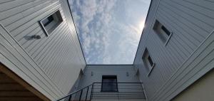 Résidence Salamandre - Maison Bois Cosy Calme avec parking pour 4 à 10 pers idéal couples et familles à 500m de la plage à Saint-Marc-sur-mer