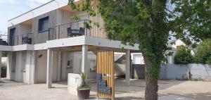 Résidence Salamandre - Maison Bois Cosy Calme avec parking pour 4 à 10 pers idéal couples et familles à 500m de la plage à Saint-Marc-sur-mer
