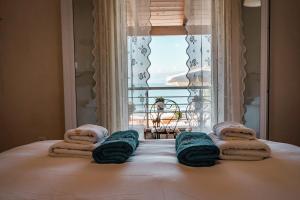 Neptune Sea House - Beachfront
