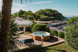 Neptune Sea House - Beachfront