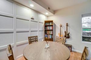 16 Mi to DIA: Townhome w Fireplace in Aurora