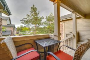 16 Mi to DIA: Townhome w Fireplace in Aurora