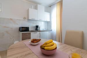 A3 - seafront apt with balcony 1 min to beach
