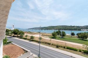 A3 - seafront apt with balcony 1 min to beach