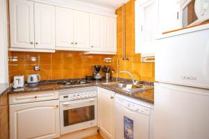 CL11 Nice townhouse with sea views