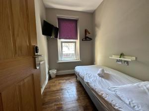 Single Room with Shared Bathroom room in The Riverhouse