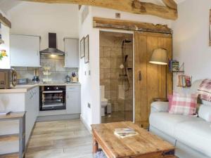 Cosy and quiet one bed barn conversion.