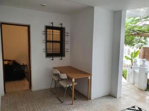 Apartamento Luminoso con Patio y Jardín