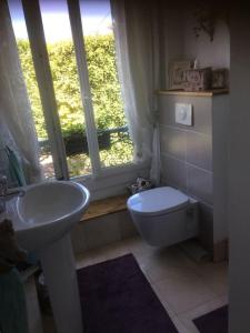 B&B / Chambres d'hotes Maison Anne face to park in Vernon Giverny : Chambre Double - Vue sur Jardin