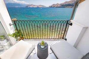 Seafront Baska Apartment