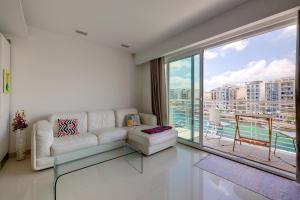 Exquisite Seafront Apart in Spinola Bay St Julians