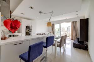 Exquisite Seafront Apart in Spinola Bay St Julians