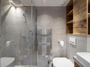 Appartement skis aux pieds avec parking à Courchevel - FR-1-562-60