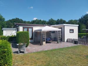 Chalet in Drenthe te huur aan de rand van het bos Drents Friese Wold, veel PRIVACY en RUST