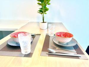 R 1-5Pax Cozy Home SetiaAlam 100mpsWifi&TV Trefoil