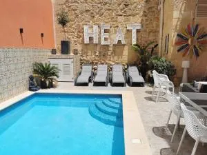 2 Large ensuite Bedrooms in Boutique Style Farmhouse B&B with Pool - Il-Pergla