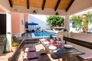 Apartments and Room Agiss with pool