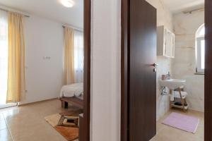 Beachfront apartments Jurica with balcony