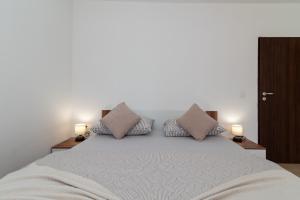 Beachfront apartments Jurica with balcony