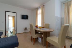 Beachfront apartments Jurica with balcony