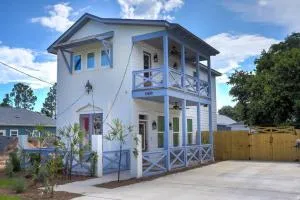 La Casa Boheme - Lillian