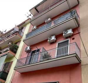 Estudio con balcón