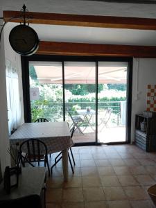 Maisons de vacances Maison sur la riviere : photos des chambres