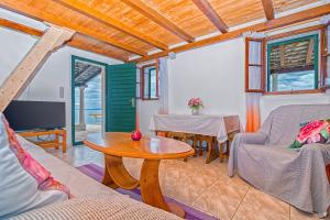 Vacation House, PARKING INCLUDED, Lovrecina
