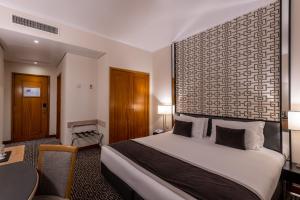 Superior Double or Twin Room with City View room in Hotel Mundial