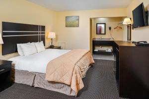 Deluxe King Studio room in Soudersburg Motel