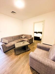 central apartment for rent 28