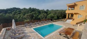 Villa Kostas-NE Corfu with heated salt swimming pool