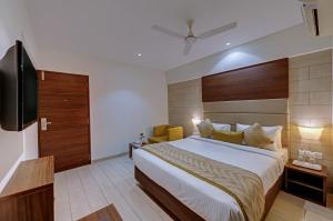 Click Hotel Vadodara 4 mins walk for the Railway Station