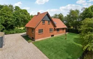 Awesome Home In Bække With Kitchen - Vorbasse