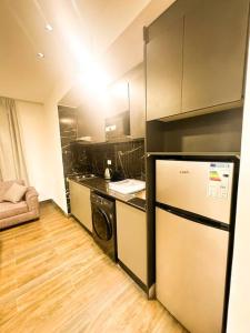 central apartment for rent 25