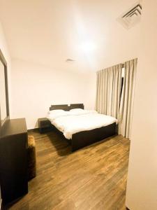 central apartment for rent 25