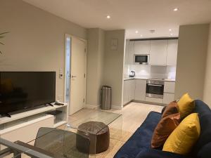 Avisa Stays- London. 2 bedrooms with 2 bathrooms.