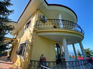 Trabzon manzaralı havuzlu villa