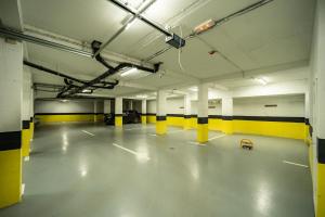 Modern Mountain II Central