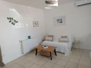 Studio neuf climatisé proche d'Agde - Florensac