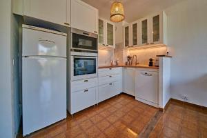 Sunrise -Swimming-pool-Saint-Tropez center-parking