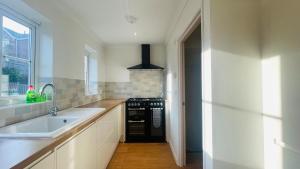 Hana Holiday Home -Large property 5 Bedroom En-Suite Home - Room Booking only