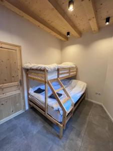 Chalets Chalet Des Legendes : photos des chambres