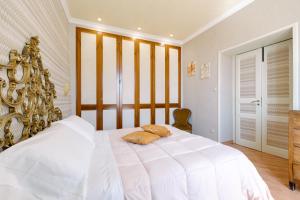 Amalpha Domus 100 sqm Apt with AC WiFi and balcony - 3rd floor, 50 steps in the Building