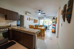 87979 Very chic 3BR Condo, tons of amenities, 1 block from Ocean