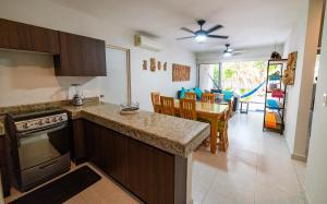 87979 Very chic 3BR Condo, tons of amenities, 1 block from Ocean