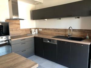 Maisons de vacances Les trois pierres : photos des chambres