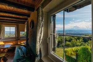 Cosy Hill Home Rucman With a Breathtaking View