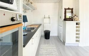 Cozy Home In Sexdrega With Lake View